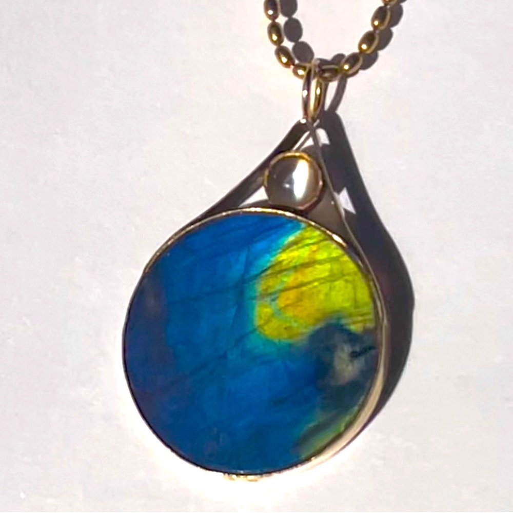 Stunning Labradorite and Gold Pendant With 24K Bezel set Moonstone One of a kind - Picture 9 of 12